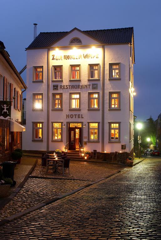 Zur Ewigen Lampe Romantisches Landhotel & Restaurant Нидеген Екстериор снимка