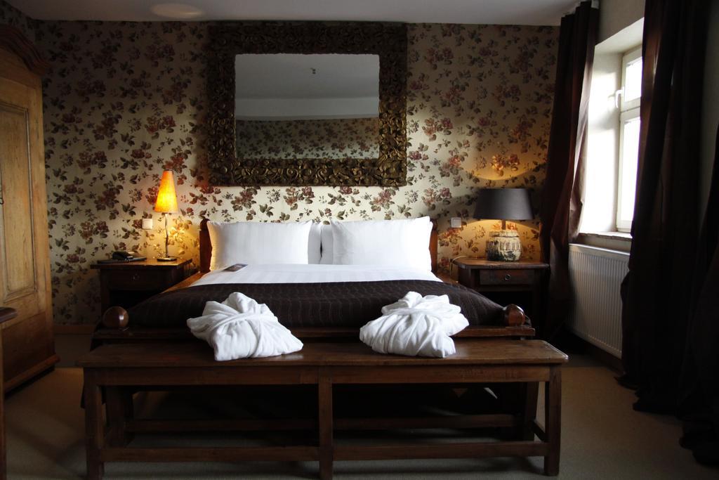 Zur Ewigen Lampe Romantisches Landhotel & Restaurant Нидеген Стая снимка