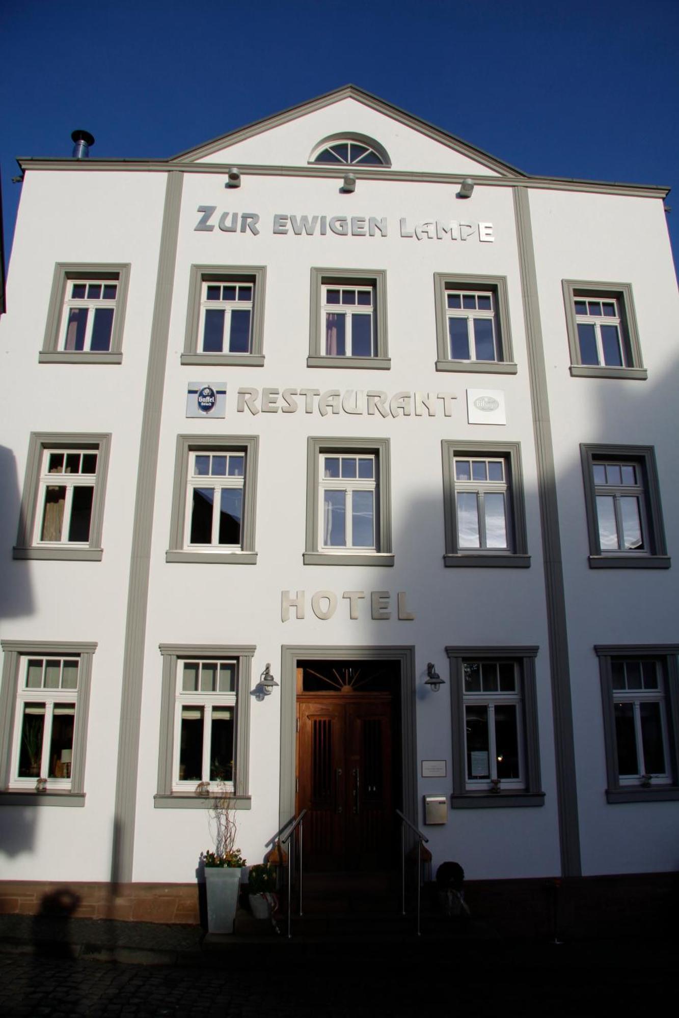 Zur Ewigen Lampe Romantisches Landhotel & Restaurant Нидеген Екстериор снимка